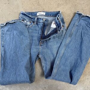 25 / 0s - Abercrombie & Fitch The 90’s Relaxed High Rise Jean